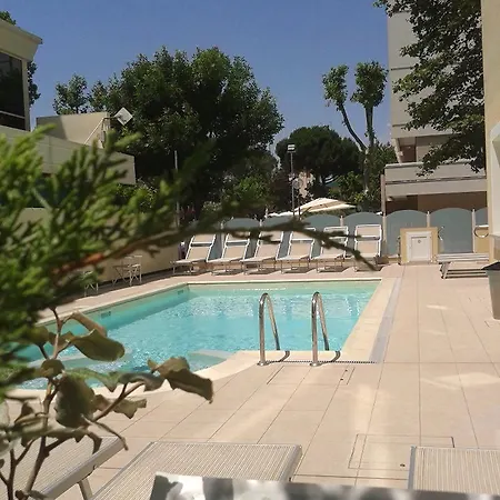 Diplomatic チェゼナーティコ